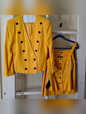 Gorgeous vintage LOUIS FERAUD 3 Piece Suit, Blazer, Skirt, Bustier, Size 8